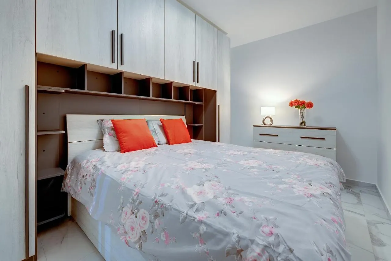 Deluxe 2Br Apartment In Central St Julians Saint Julian's